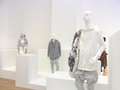 東京都現代美術館（The Museum of Contemporary Art Tokyo）で開催された「Future Beauty 日本ファッションの未来性」展（2012年7月27日撮影）。(c)MODE PRESS