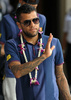 スペイン1部リーグのFCバルセロナ（FC Barcelona）は5日、タイのドンムアン空港（Don Muang Airport）に到着した。

FCバルセロナは7日にバンコク（Bangkok）のラジャマンガラ・スタジアム（Rajamangala Stadium）でタイ代表と親善試合を行う。

空港に到着したダニエル・アルヴェス（Daniel Alves、2013年8月5日撮影）。(c)AFP/PORNCHAI KITTIWONGSAKUL