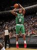 09-10NBA、オーランド・マジック（%%Orlando Magic%%）対ボストン・セルティックス（%%Boston Celtics%%）。試合はセルティックスが86-77で勝利した。写真はシュートを放つセルティックスのローハン・ロンド（%%Rajon Rondo%%）。（2009年12月25日撮影）(c)AFP/Getty Images/NBAE/Fernando Medina