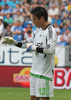 1899ホッフェンハイム（1899 Hoffenheim）戦でGKのポジションに入るVfLボルフスブルク（VfL Wolfsburg）の長谷部誠（Makoto Hasebe、2011年9月17日撮影）。(c)AFP/DANIEL ROLAND