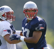 練習に臨むロドニー・ハリソン（%%Rodney Harrison%%、右）。(c)AFP/Getty Images Jim Rogash