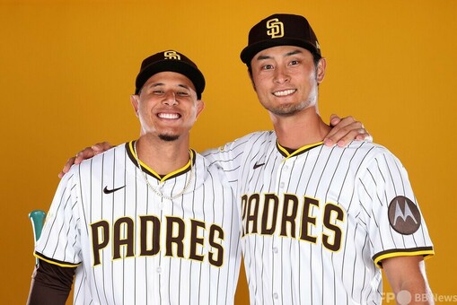 パドレスのダルビッシュと松井、春季キャンプ恒例のフォトデーに参加