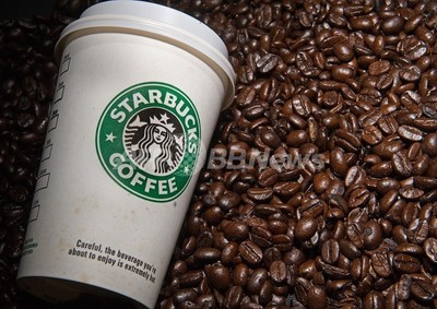 スターバックスの新ロゴ、「コーヒー」の表示消える