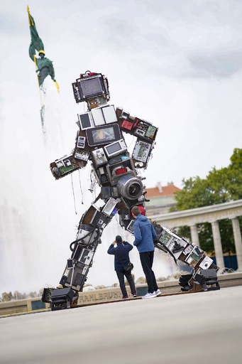 【今日の1枚】走ってどこへ？ 電子廃棄物の巨人 オーストリア