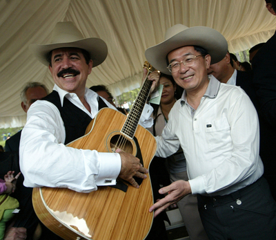 陳水扁総統、ホンジュラスで乗馬を楽しむ