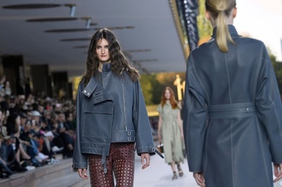 「エルメス」19年春夏コレクション発表