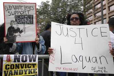 白人警官の銃器使用、黒人警官より高い傾向 米研究