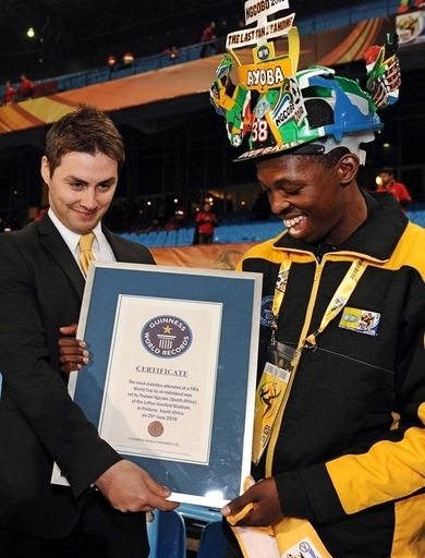 サッカーW杯「1大会最多観戦」でギネス達成、前人未到の31試合