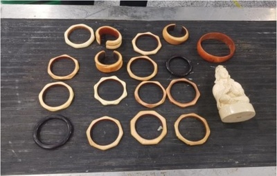 粉ミルク缶や釣りざおの中に… 中国で象牙製品の密輸を摘発