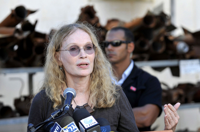 ユニセフ親善大使の女優ミア・ファローさん、パレスチナとイスラエルを視察訪問