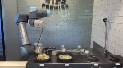 料理・溶接・手術に電気自動車の充電まで…顧客接点を増やす韓国の協働ロボット