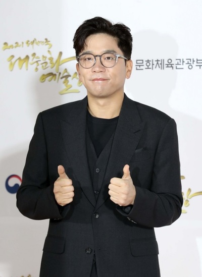 旧正月のお年玉で悩んだ韓国人…著名歌手の書き込みに「激しく支持」