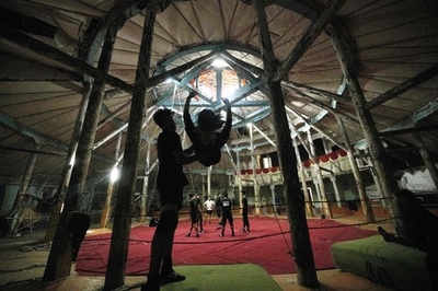 伝統を守りたい…窮地に立つモンゴルのサーカス学校