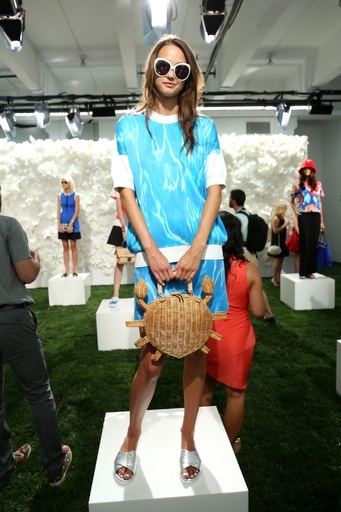 ユニークなバッグに注目、「ケイト・スペード ニューヨーク」15年春夏