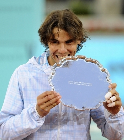 ナダル フェデラーを下して優勝 アガシ氏の記録更新、マドリード・オープン