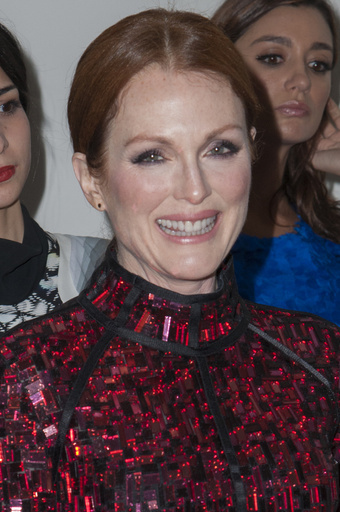 ジュリアン・ムーア、ファッションを左右するのは自身の赤毛