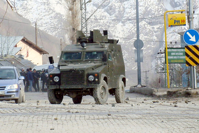 イラク北部のクルド人武装勢力がトルコ軍を攻撃、兵士16人が死亡