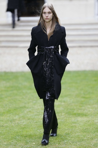 レイヤードとベルトの重厚感、「ラッド ホーラーニ」14/15年秋冬オートクチュール