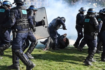 メーデー、世界各地でデモ 仏・トルコでは衝突も