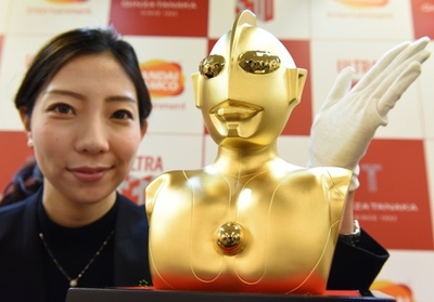 純金ウルトラマンの胸像、1億1000万円で販売 田中貴金属
