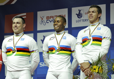 フランス 男子チームスプリントで優勝