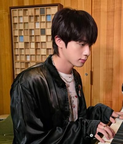 BTSのジン、ソロアルバム「Happy」で日本を席巻