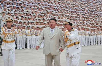 金氏、海軍増強を指示 周辺海域に「核戦争の危険」