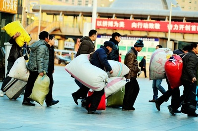 中国で春節の帰省ラッシュ始まる