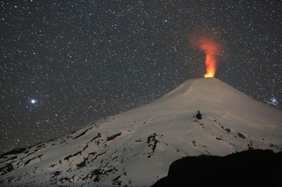 火山活動が活発化、チリ南部のビジャリカ山