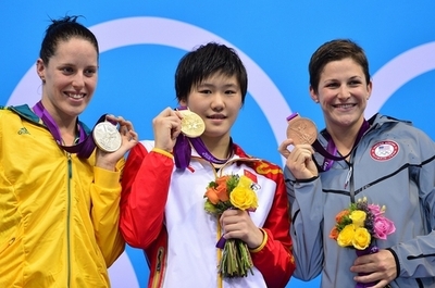 葉詩文が五輪新記録で金メダル獲得、女子200メートル個人メドレー