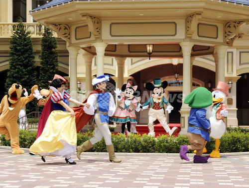 子どもサロンでプリンセスに変身 東京ディズニーランドホテル８日に開業 写真12枚 ファッション ニュースならmode Press Powered By Afpbb News