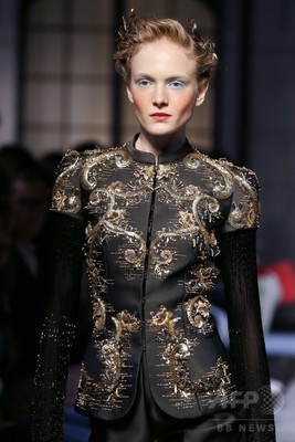 新デザイナーが辿る創業者の面影 スキャパレリ 15 16年秋冬オートクチュール 写真56枚 ファッション ニュースならmode Press Powered By Afpbb News