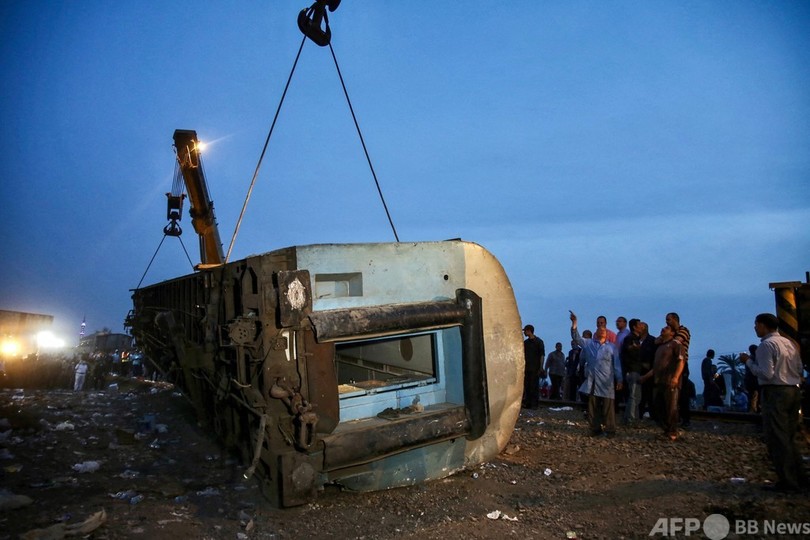 エジプトで列車脱線、11人死亡 98人負傷