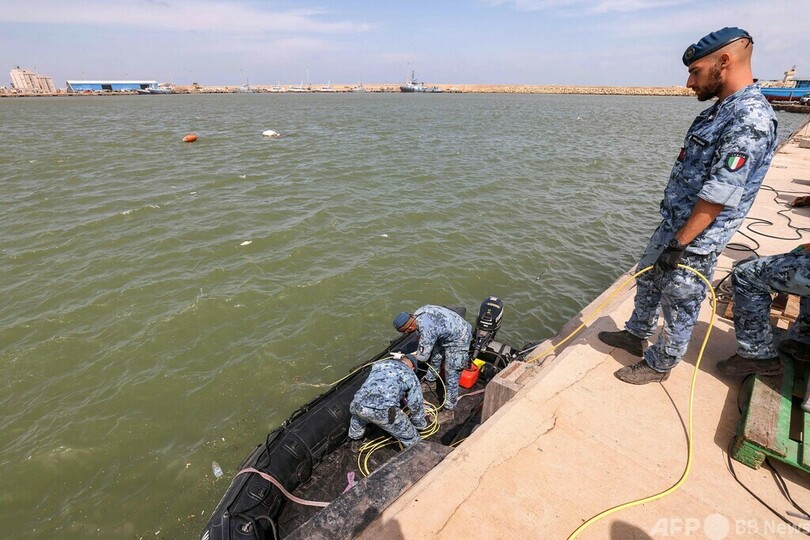 リビア洪水から1週間 海岸に打ち上げられる被災者の遺体