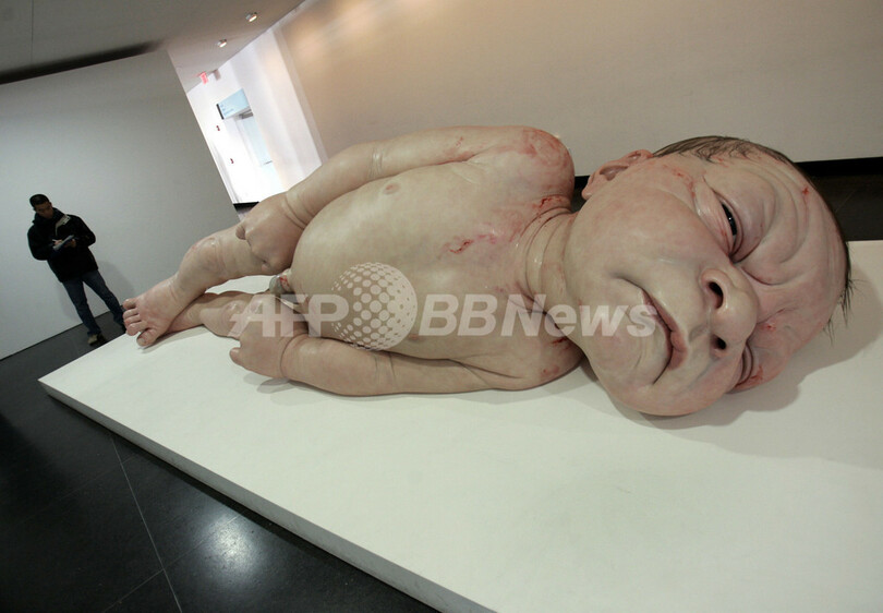 ロン・ミュエクの作品展がNYで開催中 - 米国