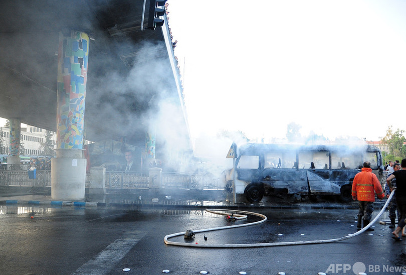 シリア首都で異例の爆弾攻撃 軍のバス爆破で14人死亡