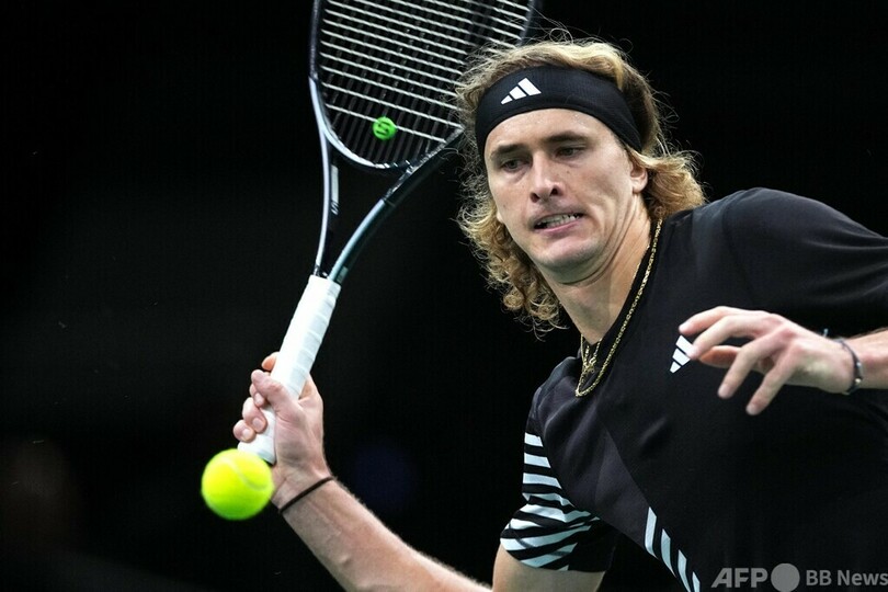 ズベレフ 女性への暴行疑惑で罰金命じられる