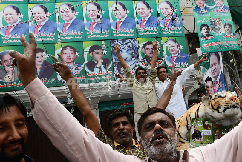 パキスタン総選挙、シャリフ氏が連立協議へ
