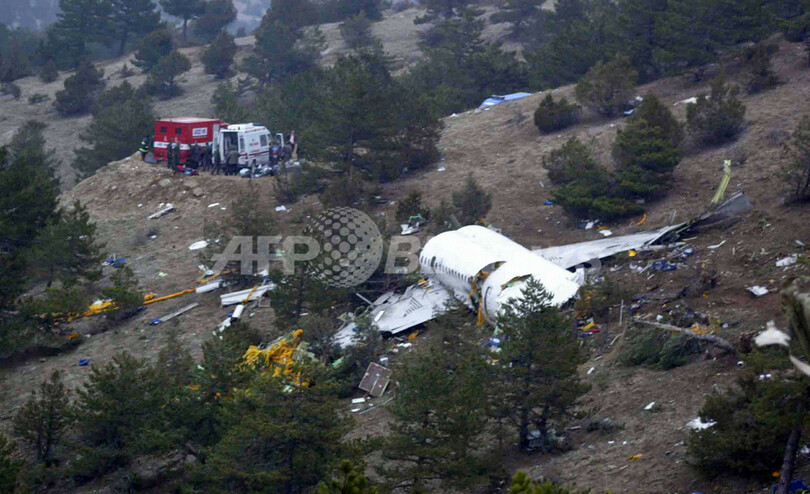トルコ民間航空機が墜落、搭乗者全員が死亡