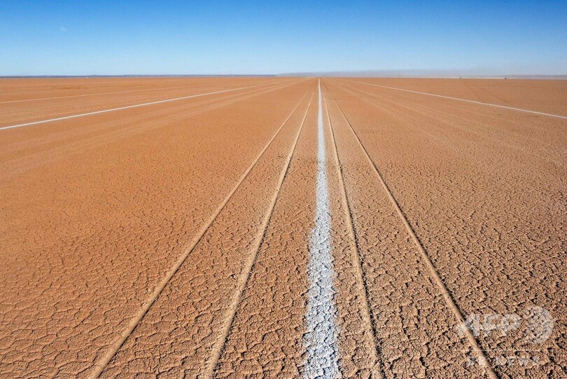 目指すは時速1600キロ 超音速自動車「ブラッドハウンド」が試運転