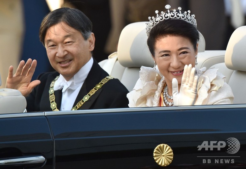 都内で即位祝賀パレード 笑顔で手を振られる両陛下に歓声 写真32枚 国際ニュース Afpbb News