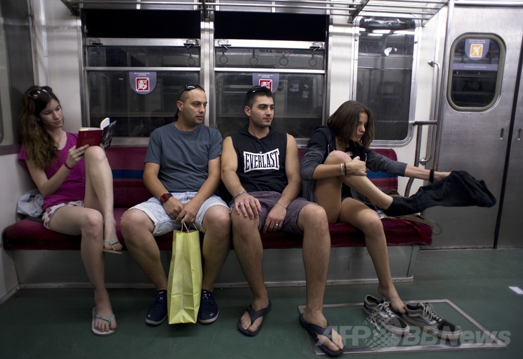 世界60都市で「ノーパンツ」デー開催、南米や中国でも