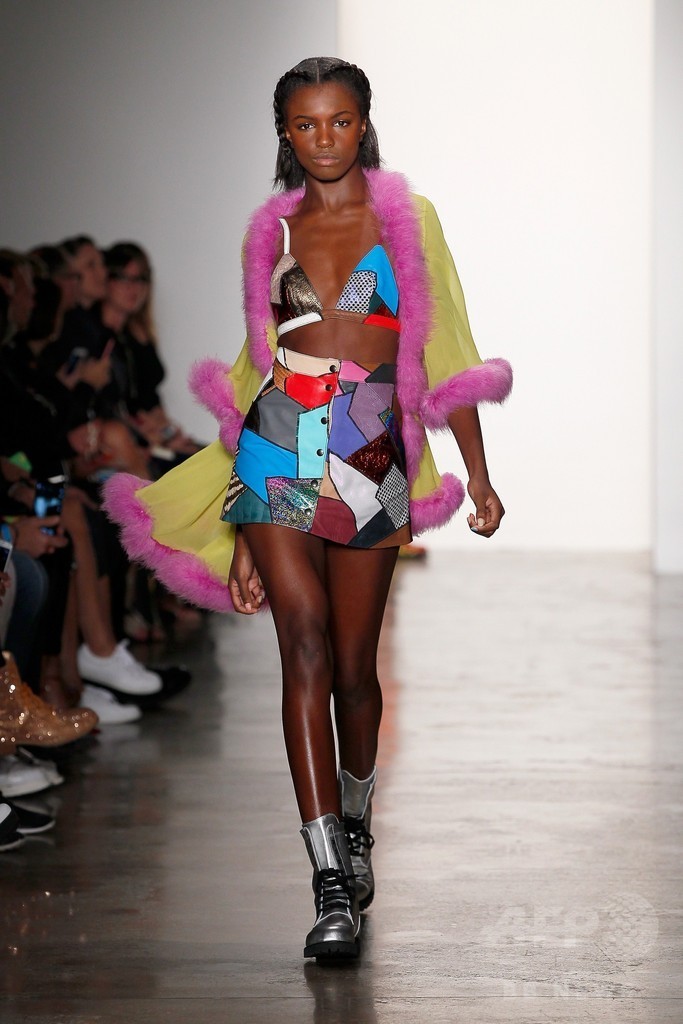 フィナーレにマイリー・サイラス、「ジェレミー・スコット」15年春夏