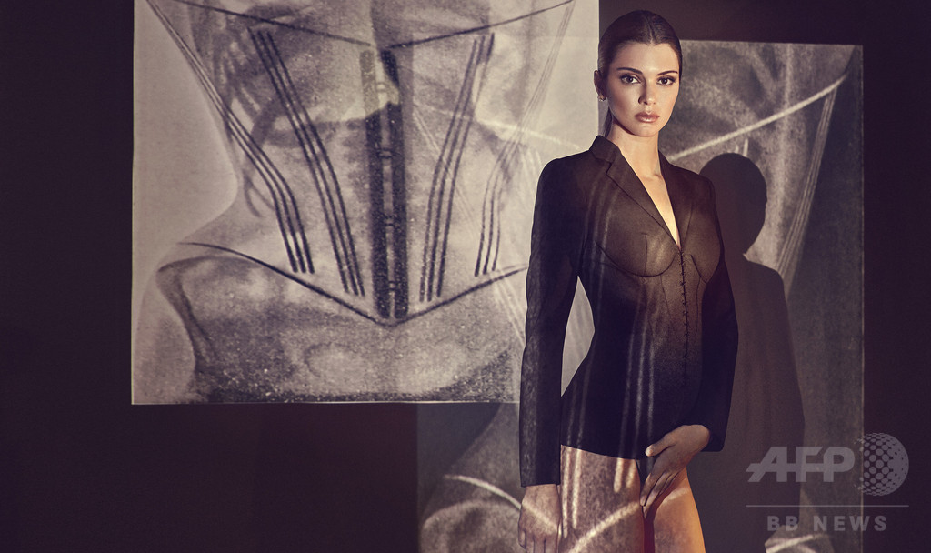 「ラペルラ」が提案する現代のパワースーツ、ミューズはケンダル・ジェンナー