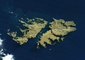 米航空宇宙局（NASA）の地球観測衛星テラ（Terra）が撮影したフォークランド諸島（Falkland Islands、アルゼンチン名：マルビナス諸島、Islas Malvinas、2005年5月3日提供）。(c)AFP/NASA