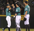 12MLB、シアトル・マリナーズ（Seattle Mariners）対テキサス・レンジャーズ（Texas Rangers）。試合に勝利し、チームメイトと喜びを分かち合うシアトル・マリナーズのイチロー（Ichiro Suzuki、2012年5月21日撮影）。(c)AFP/Getty Images/Otto Greule Jr