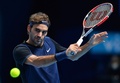 男子テニス、ATPワールドツアー・ファイナル5日目。リターンを狙うロジャー・フェデラー（2015年11月19日撮影）。(c)AFP/GLYN KIRK