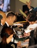 第26回東京国際映画祭（Tokyo International Film Festival）のオープニングイベントに登場したトム・ハンクス（Tom Hanks、2013年10月17日撮影）。(c)AFP/TOSHIFUMI KITAMURA