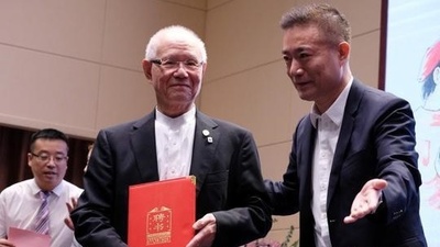 漫画家ちばてつやさんが南京の大学で創作センターを設立