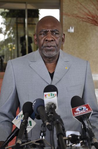 マリ暫定首相が辞任表明、軍兵士に拘束された後